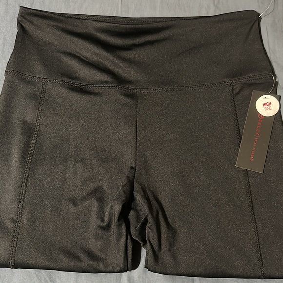 🆕Bally Total Fitness Women’s Short Size XL - Picture 7 of 10